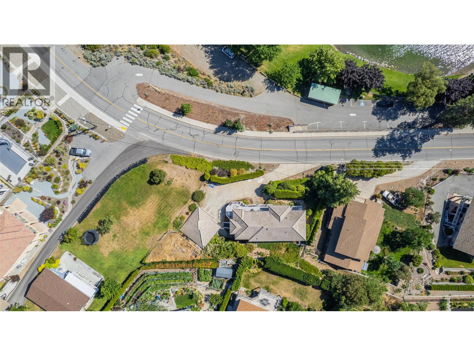 6752 Lakeside Drive
