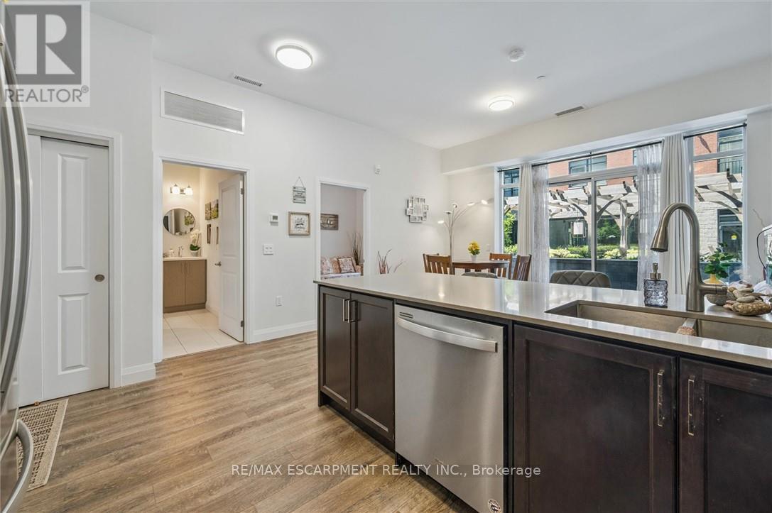 102 1 Redfern Avenue