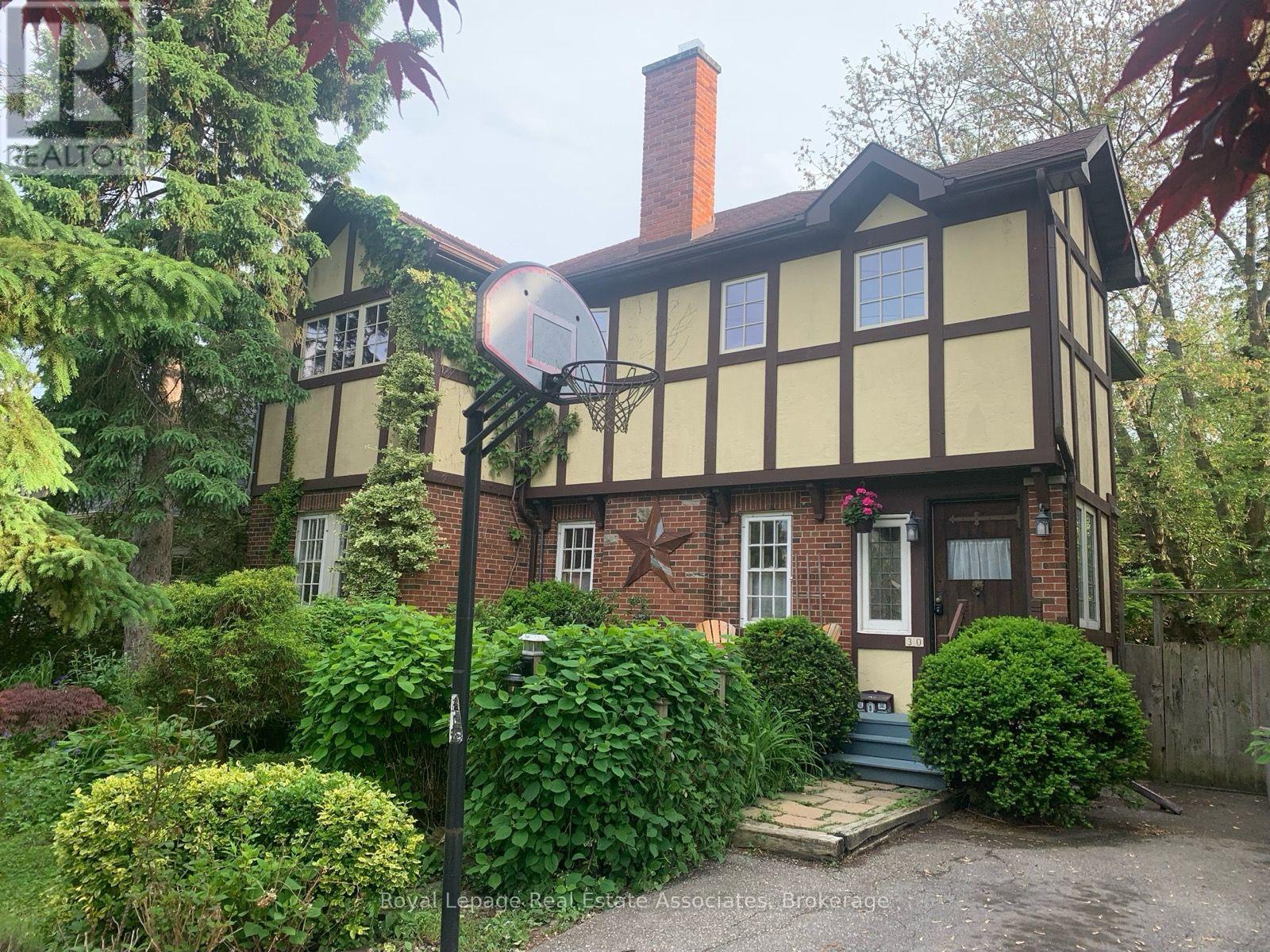 30 Oakwood Avenue S