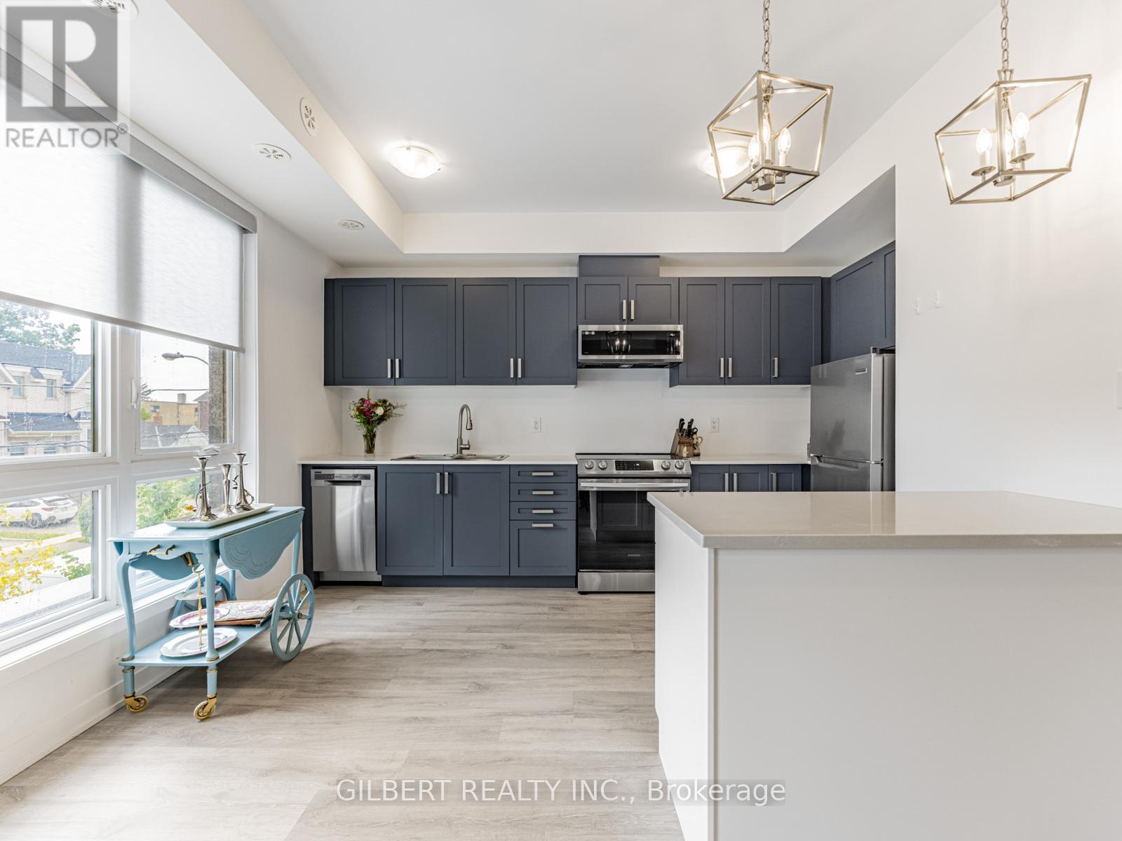 9 10 Marquette Avenue