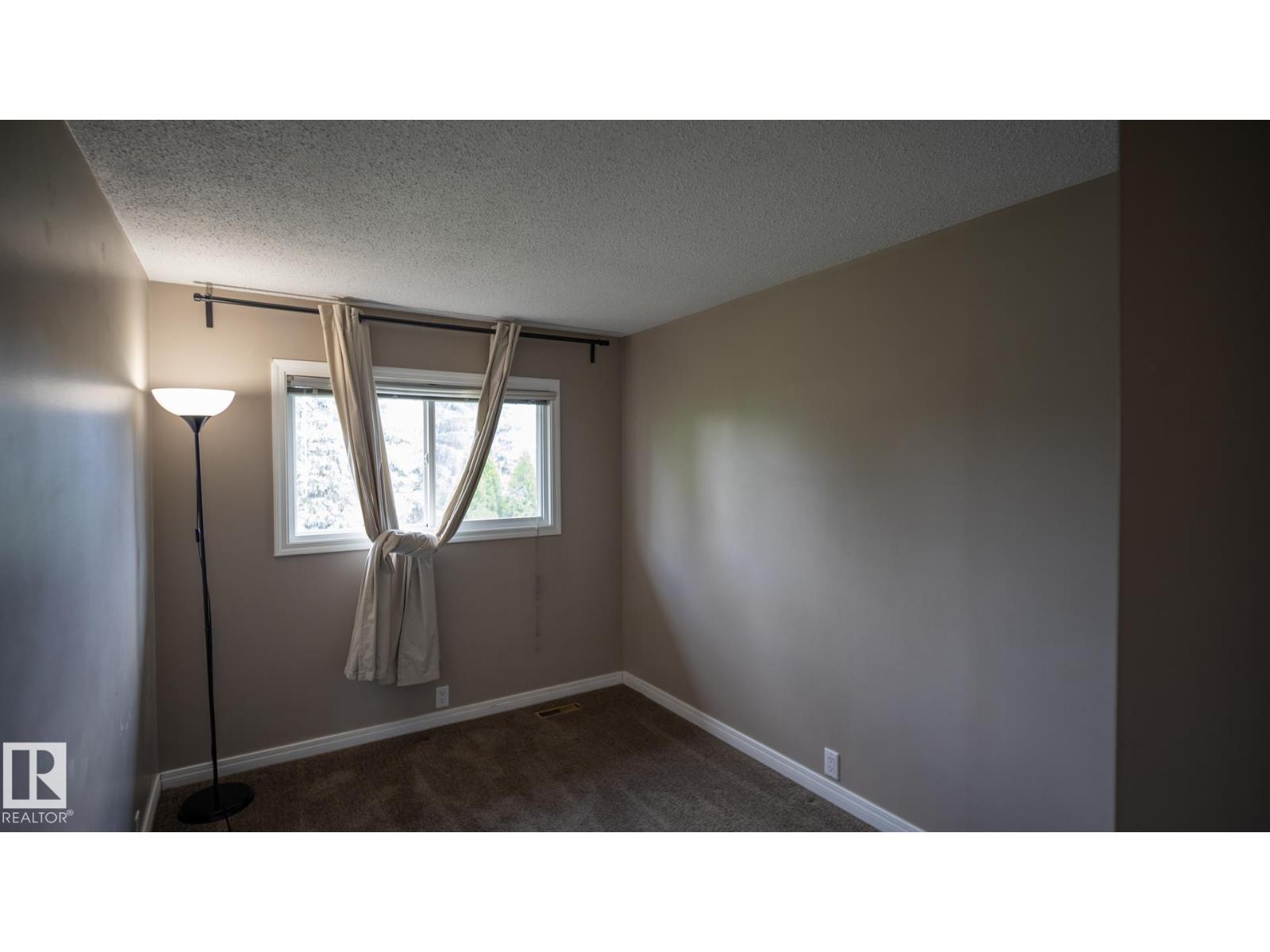 18048 93 Av Nw Nw
