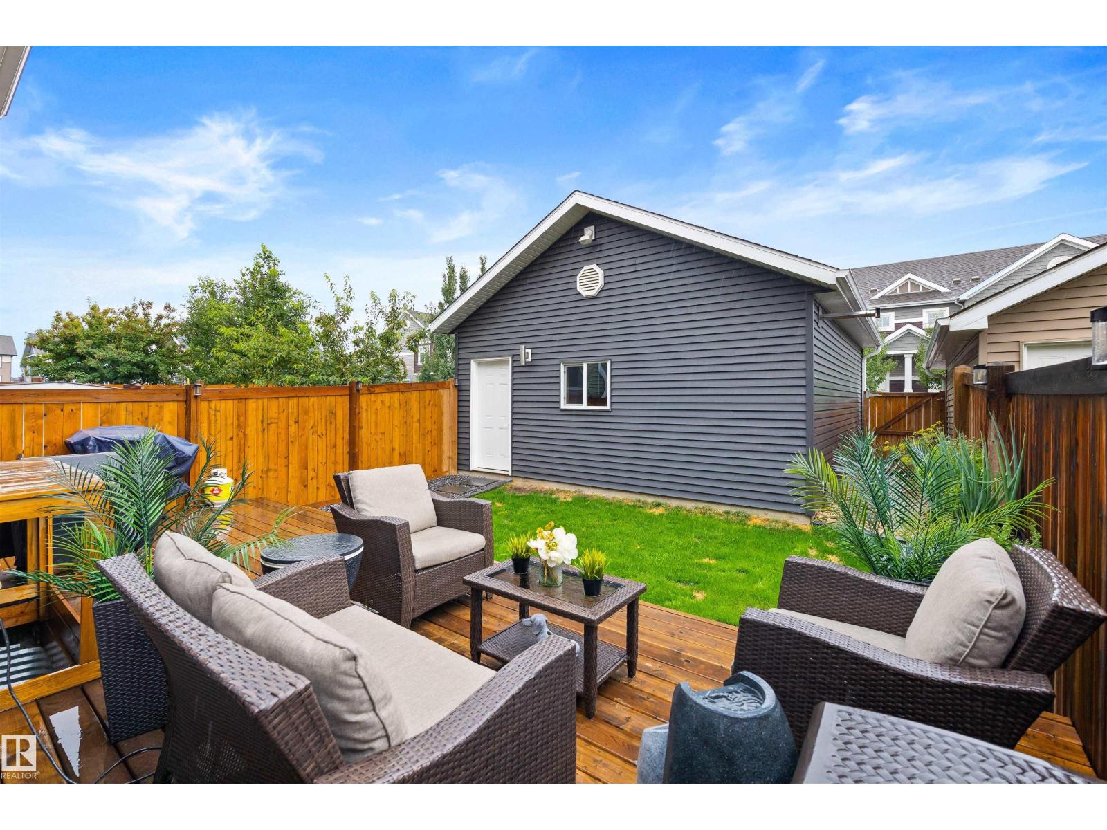 2324 71 St Sw