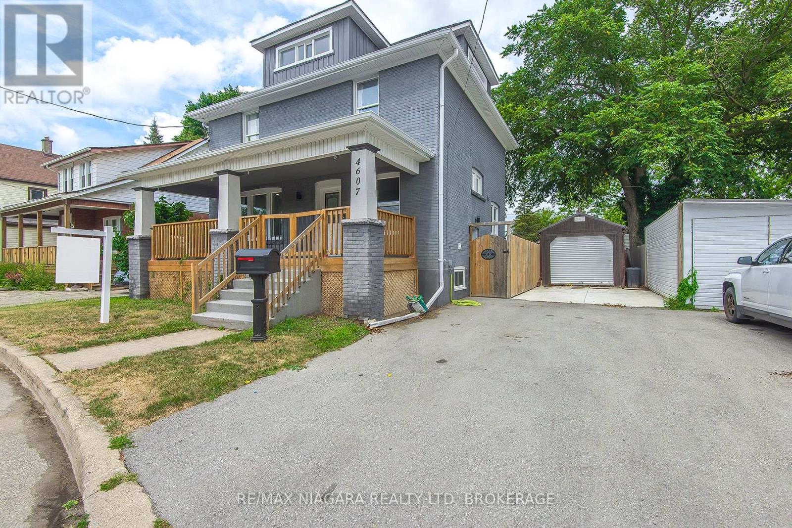 4607 Nelson Crescent