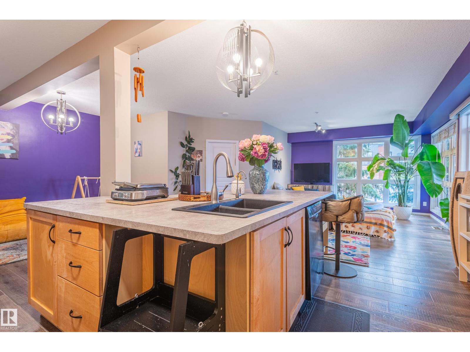 216 10411 122 St Nw