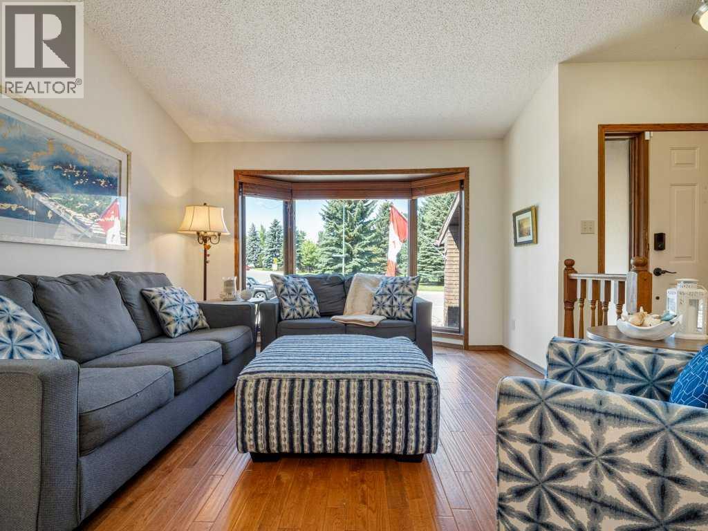 42 Ridgewood Boulevard W
