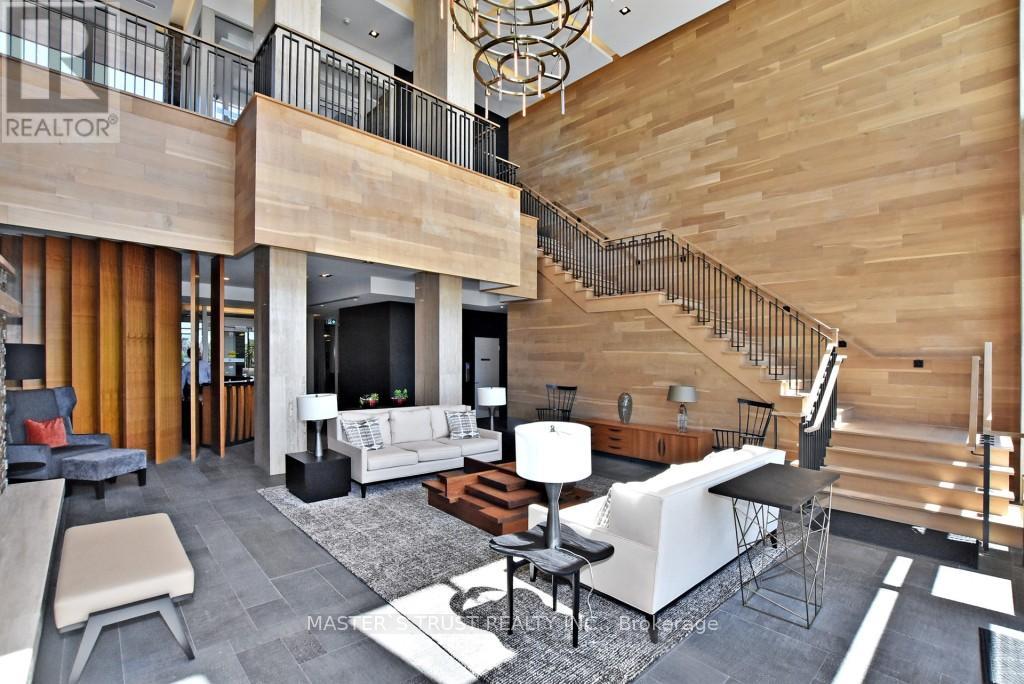 307 15 Stollery Pond Crescent