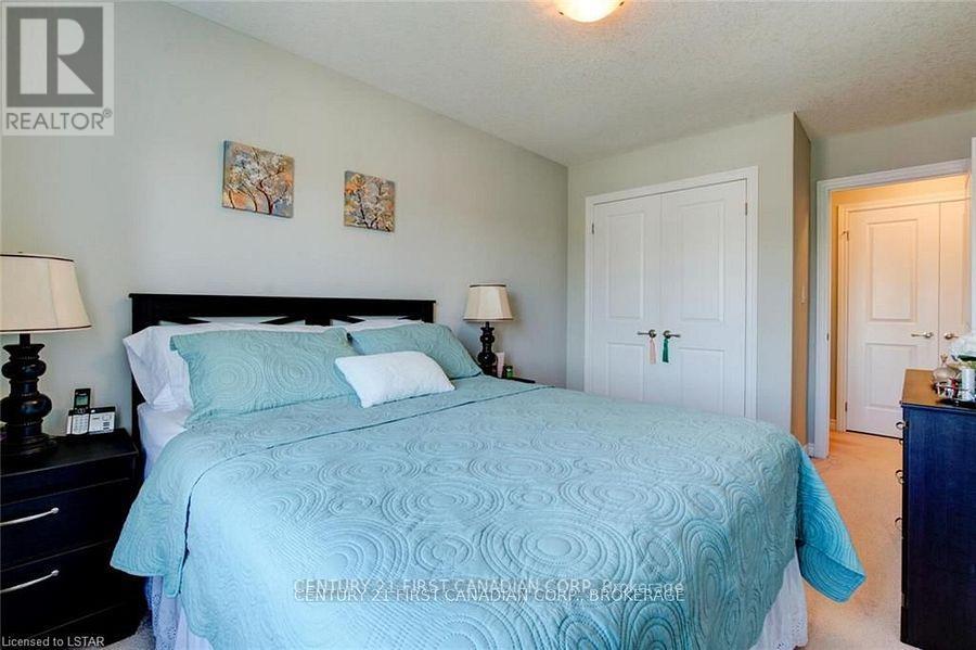 34 1016 Oakcrossing Gate
