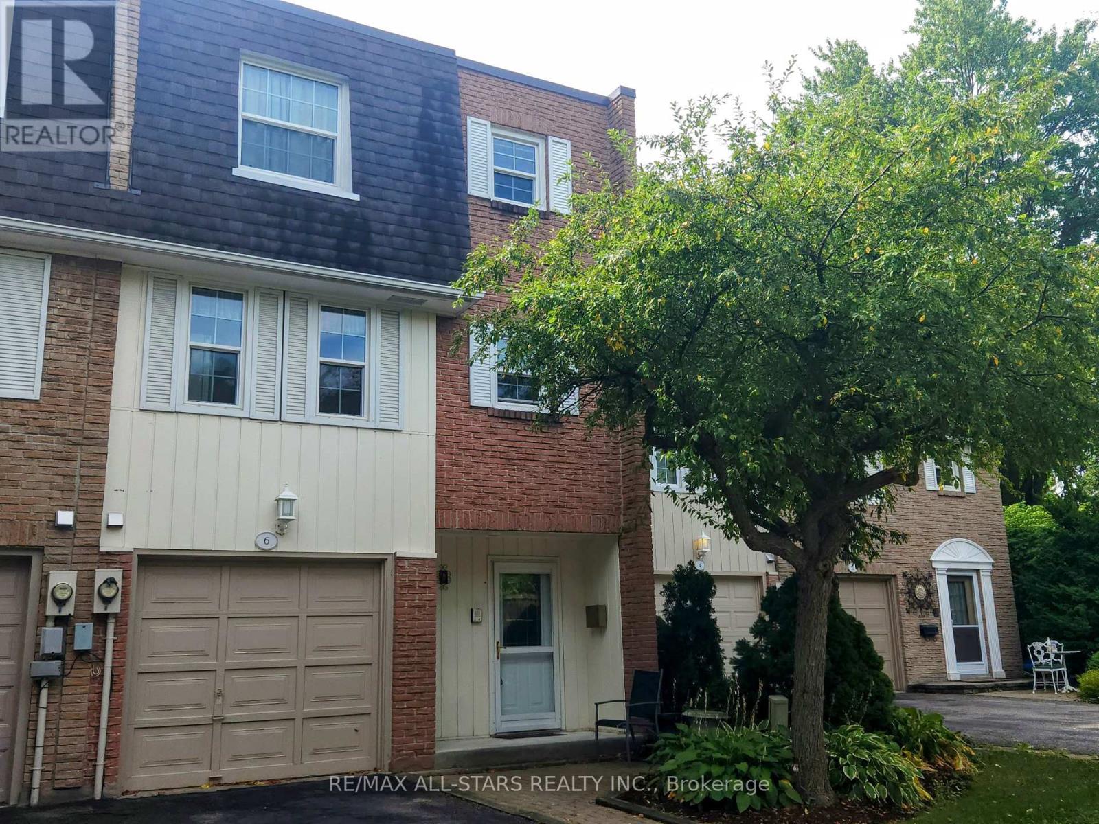 6 Hepworth Way