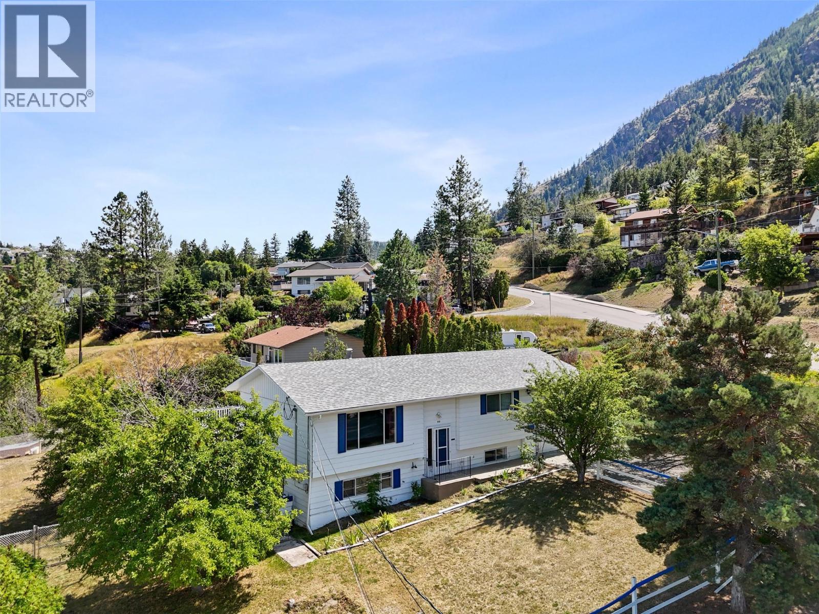 906 Klahanie Drive