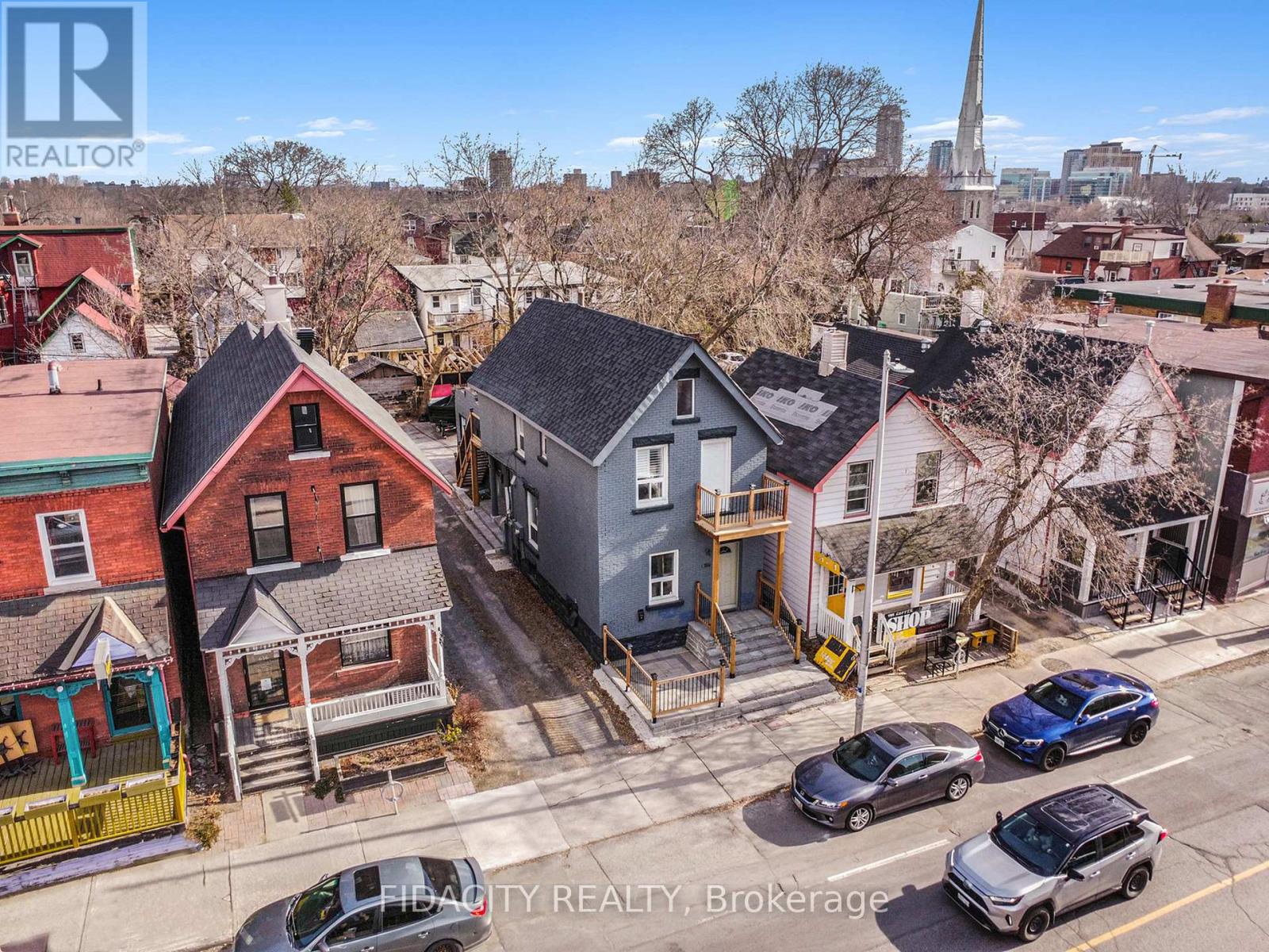 640 Somerset Street W