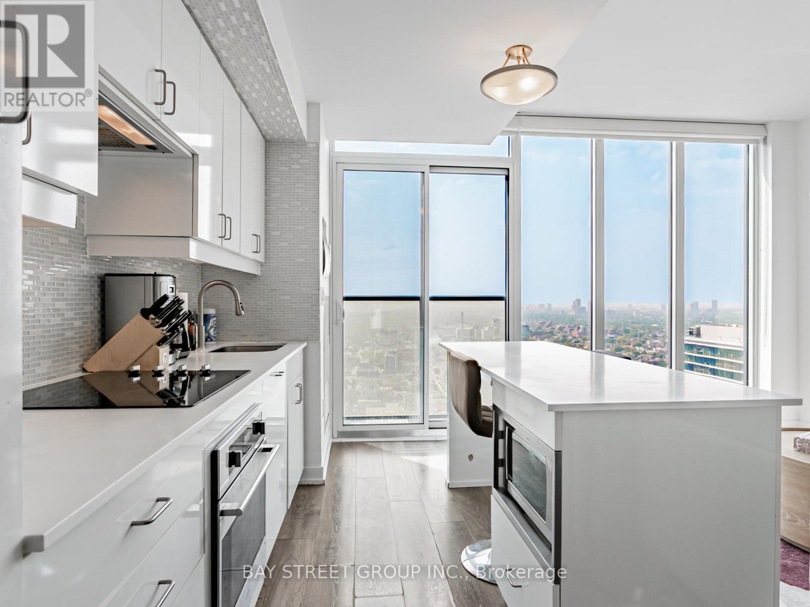 4101 426 University Avenue
