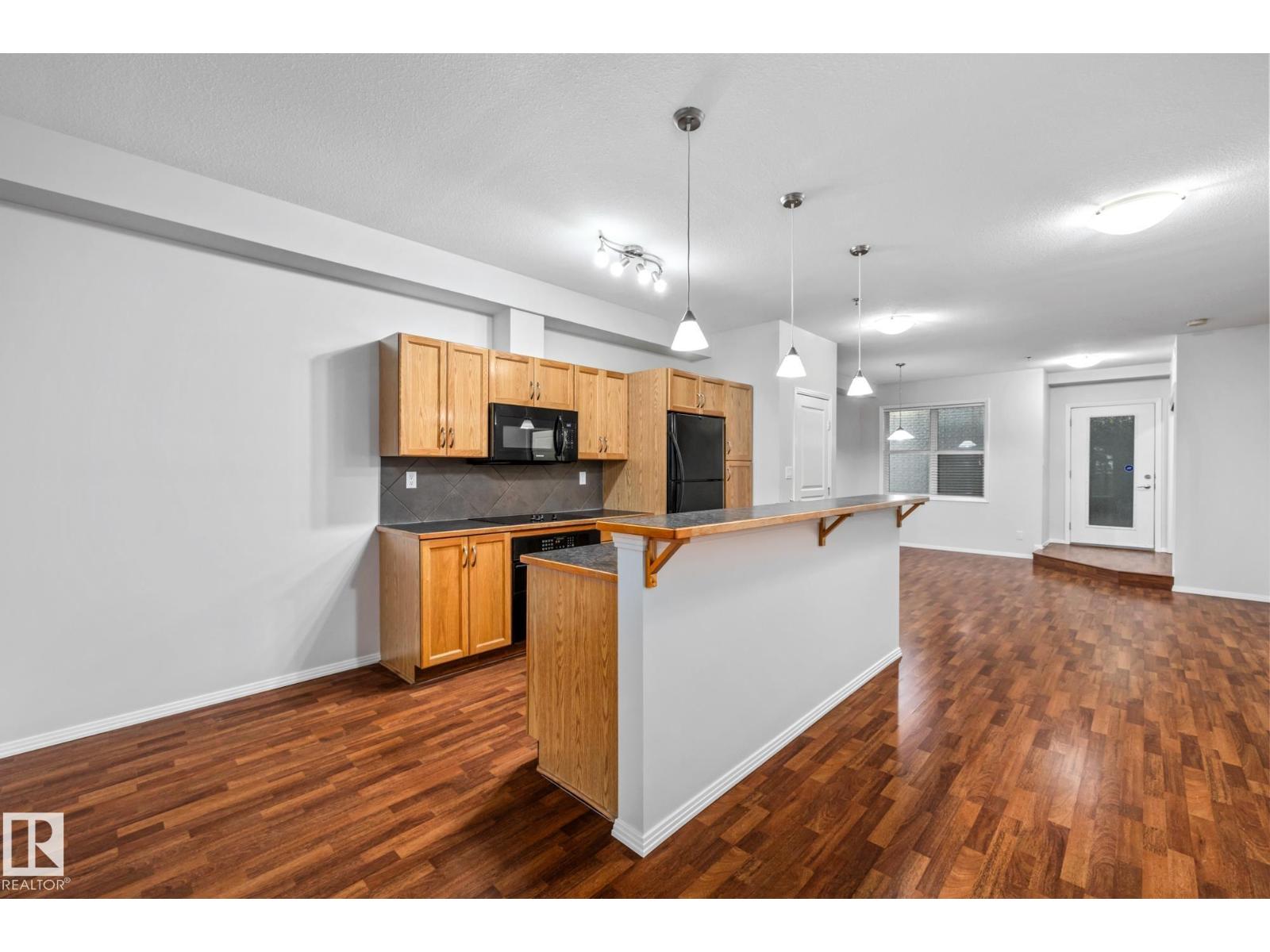 127 4831 104 A St Nw