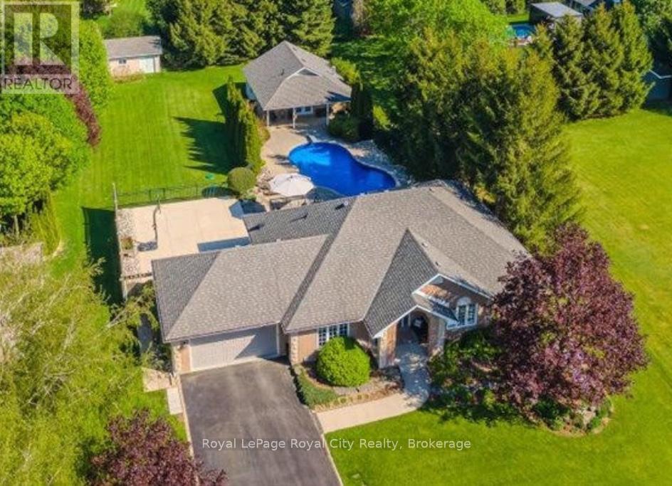 790 Dianne Crescent