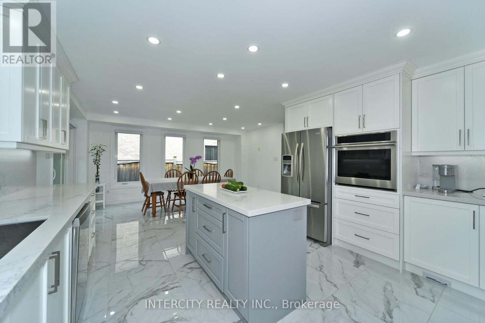 137 Largo Crescent