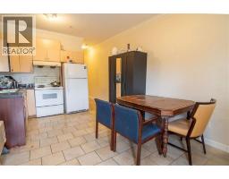 728 E 49th Avenue, Image 2