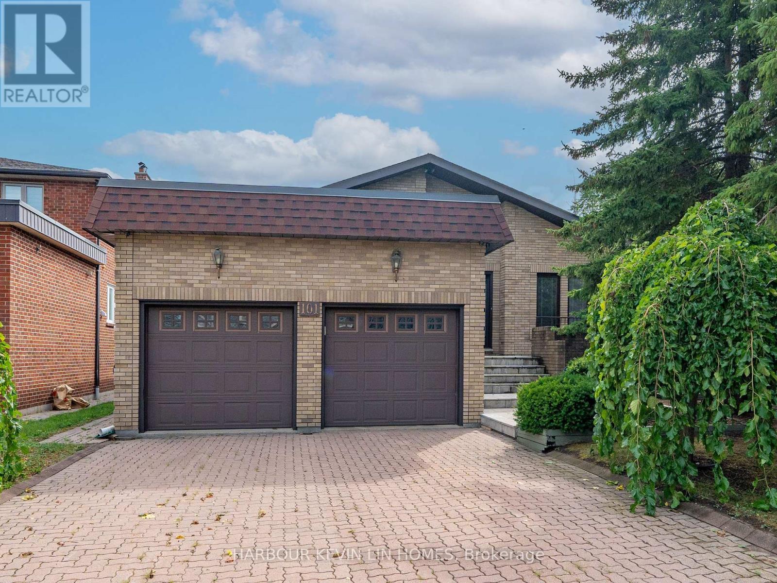 101 Leyburn Avenue