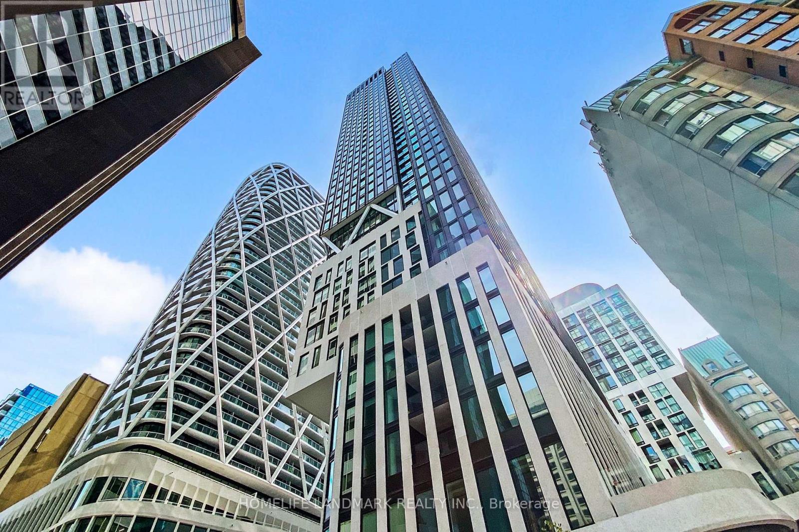 403 238 Simcoe Street