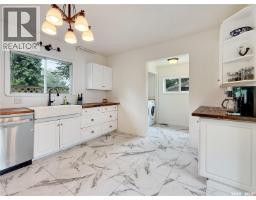 Enclosed porch - 371 6th Avenue Nw, Swift Current, SK S9H0X9 Photo 3