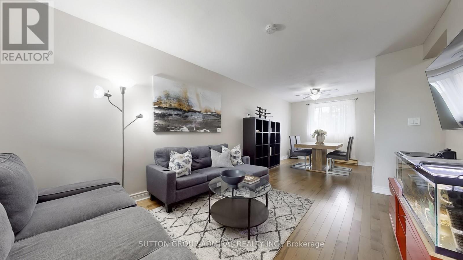 812 22 Tandridge Crescent