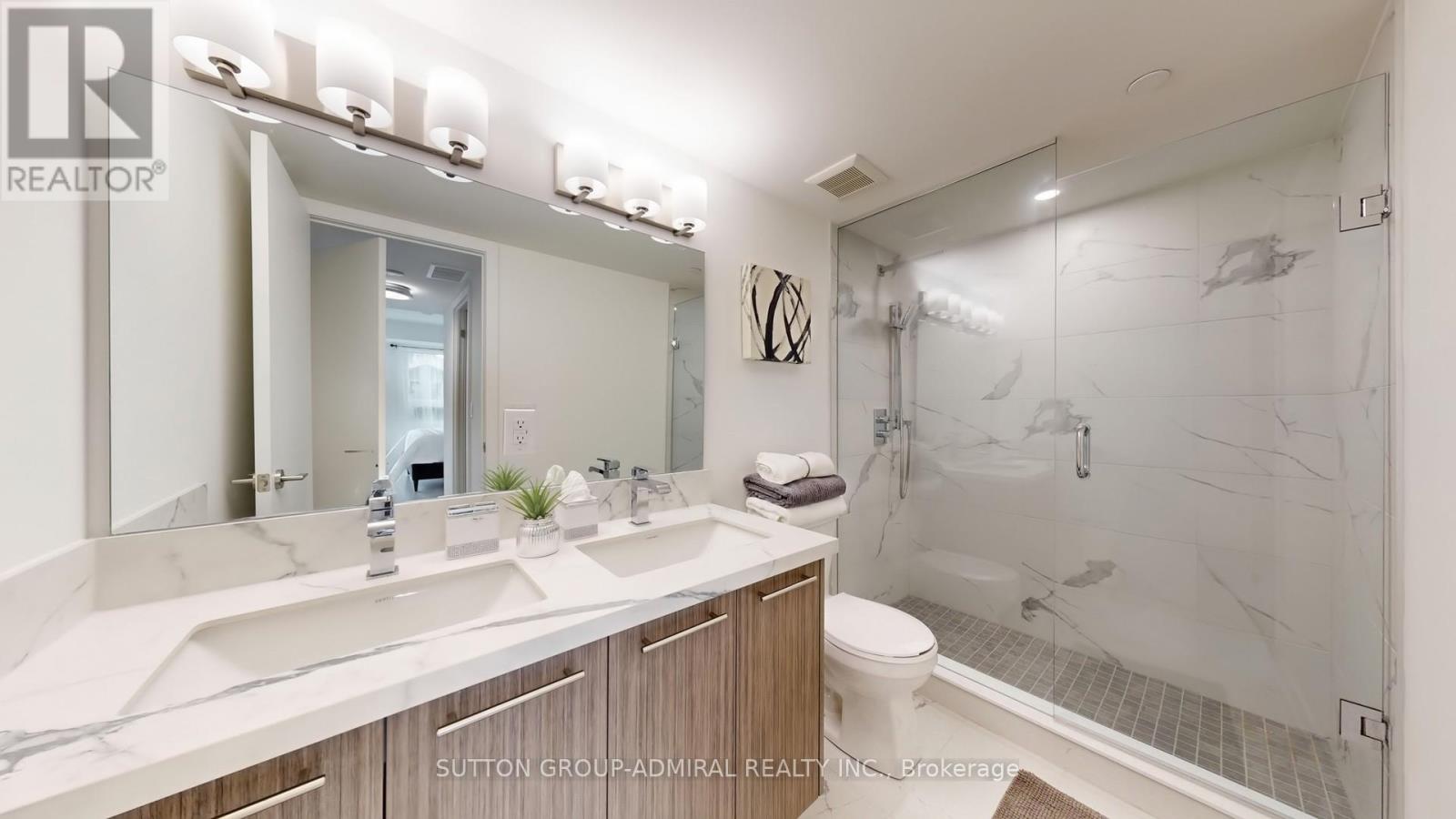 Th 20 851 Sheppard Avenue W