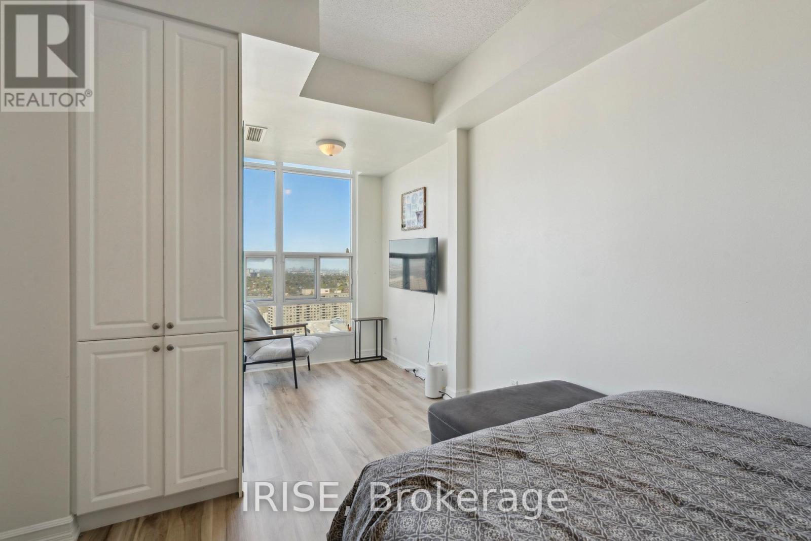 2812 1 Elm Drive W
