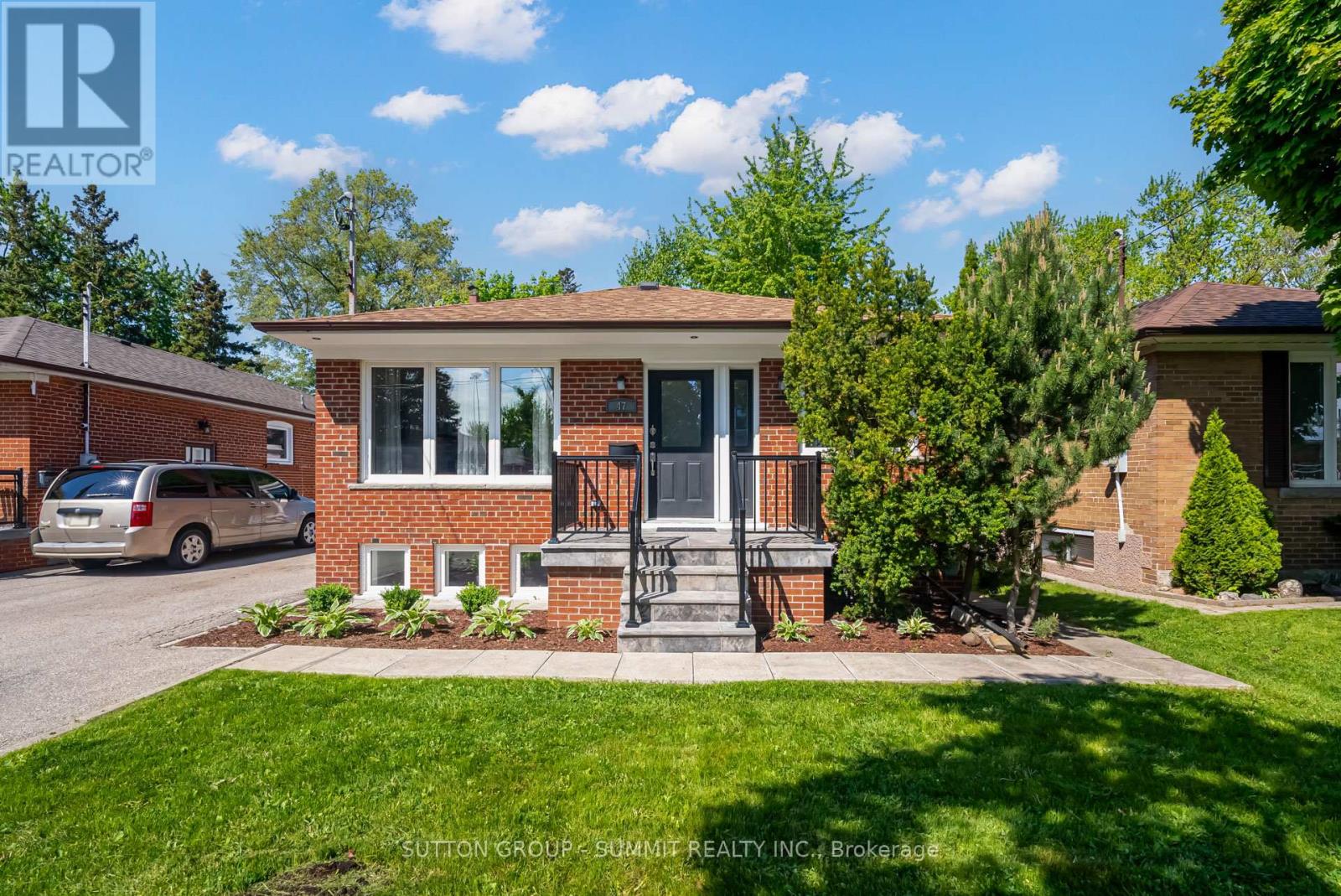 47 Rayside Drive S