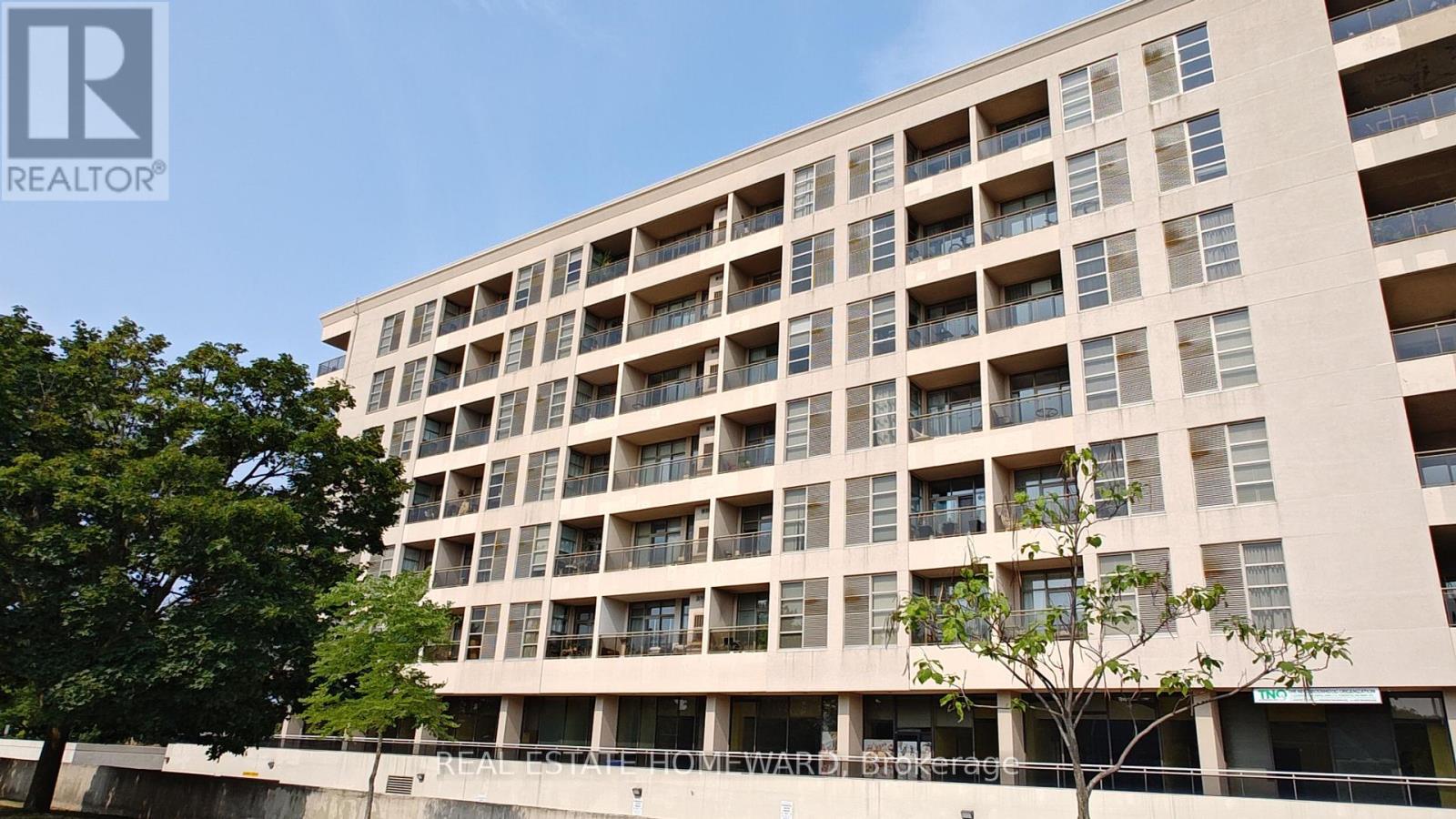 417 1 Leaside Park Drive