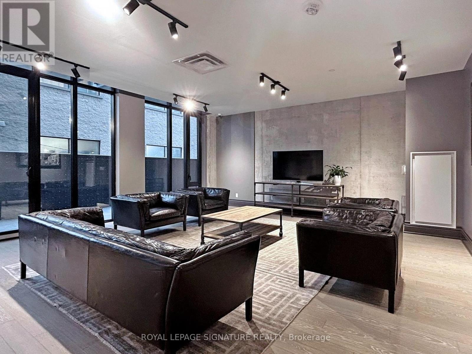 1105 608 Richmond Street W