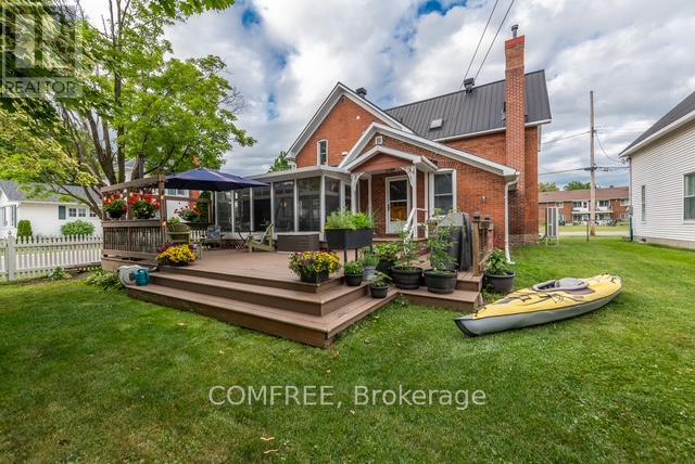 256 A And 256 B Flora Street