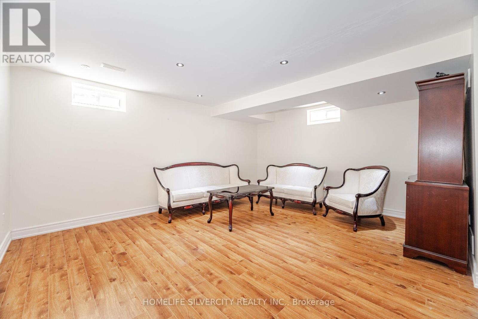 31 Rocky Point Crescent