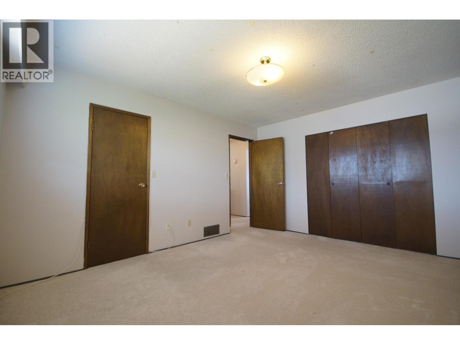 8411 Rideau Drive
