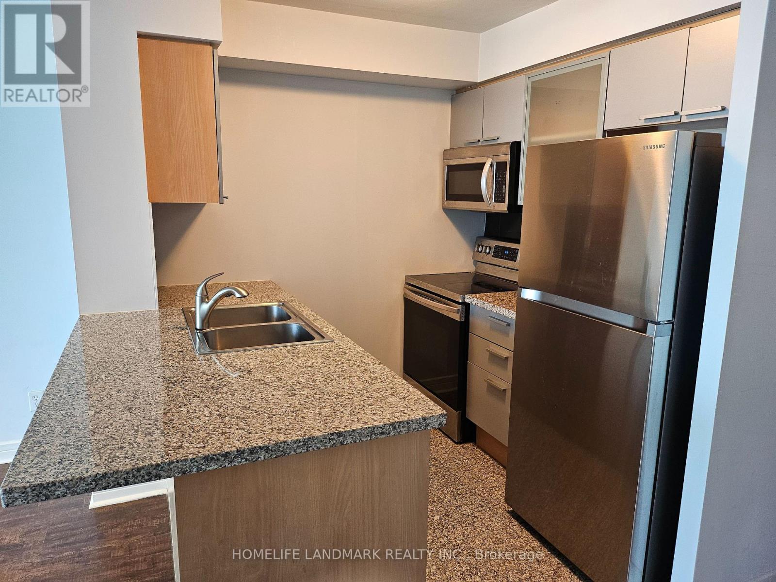 2606 18 Harrison Garden Boulevard