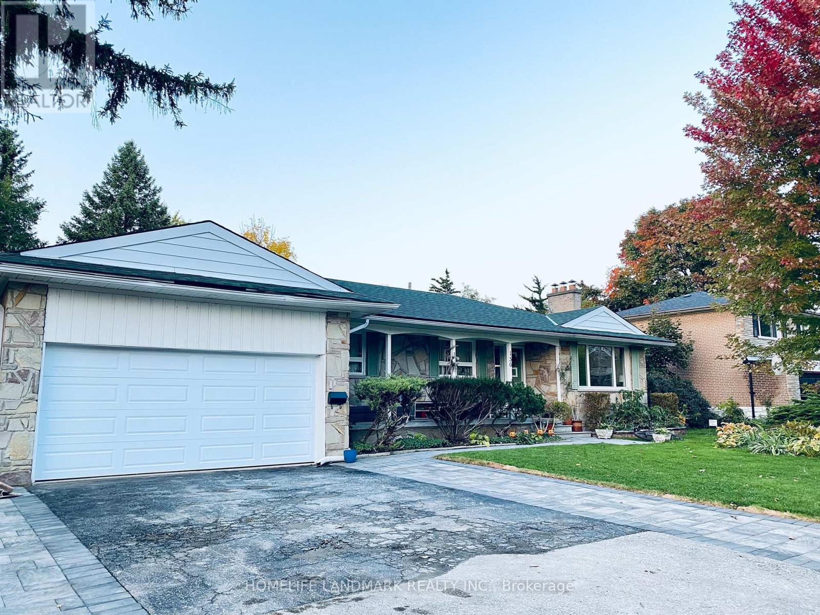 Upper 156 Guildwood Parkway
