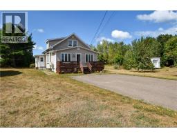 Enclosed porch - 3799 Principale Street, Tracadie, NB E1X1E3 Photo 2