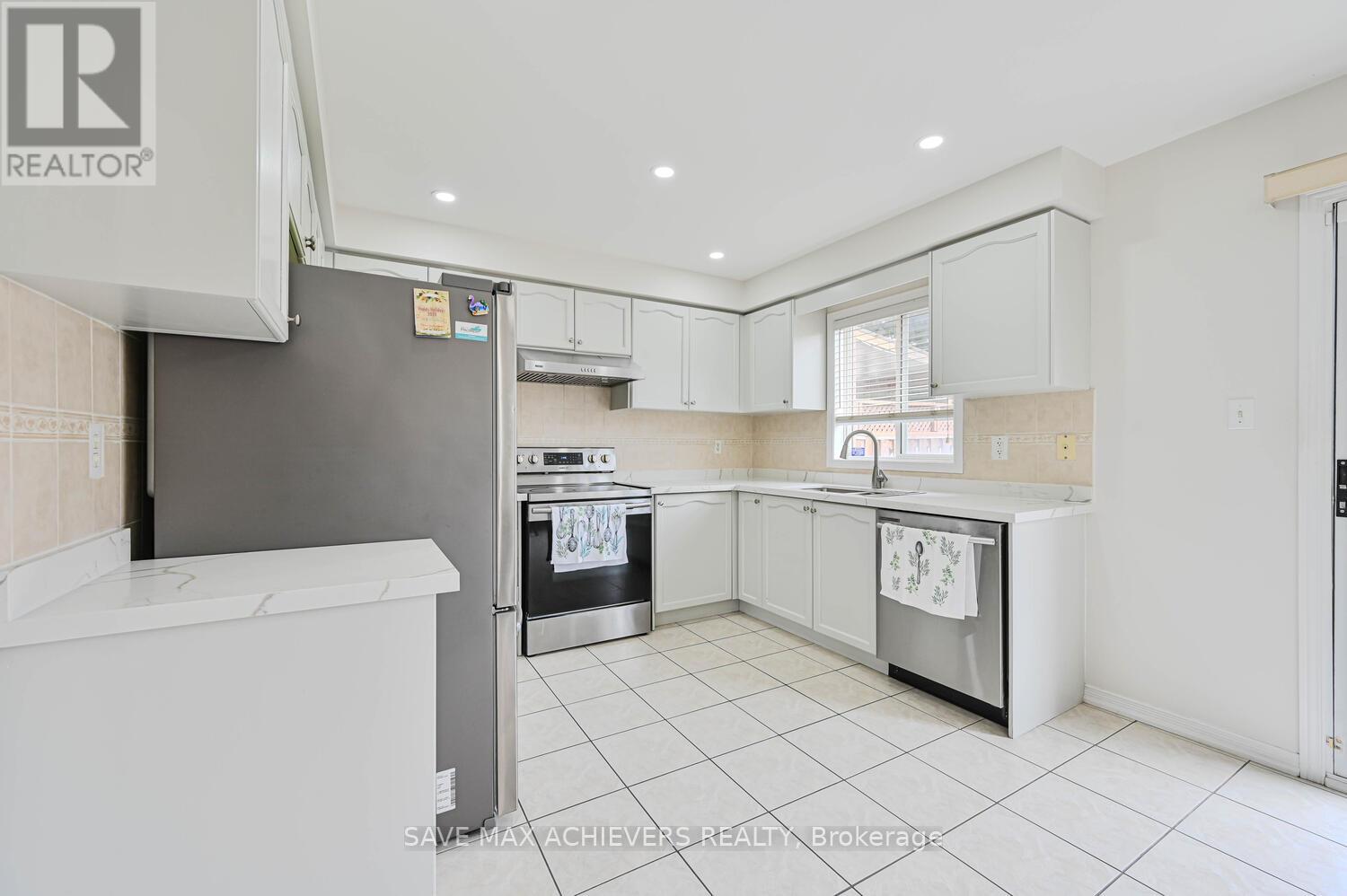 21 Riverplace Crescent