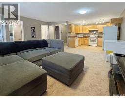 Living room - 214 825 Gladstone Street E, Swift Current, SK S9H5P1 Photo 2