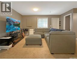 Kitchen - 214 825 Gladstone Street E, Swift Current, SK S9H5P1 Photo 4