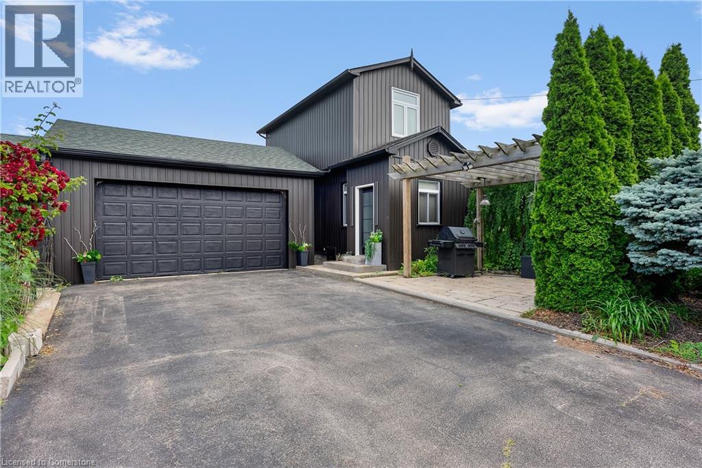 36 St David Street W