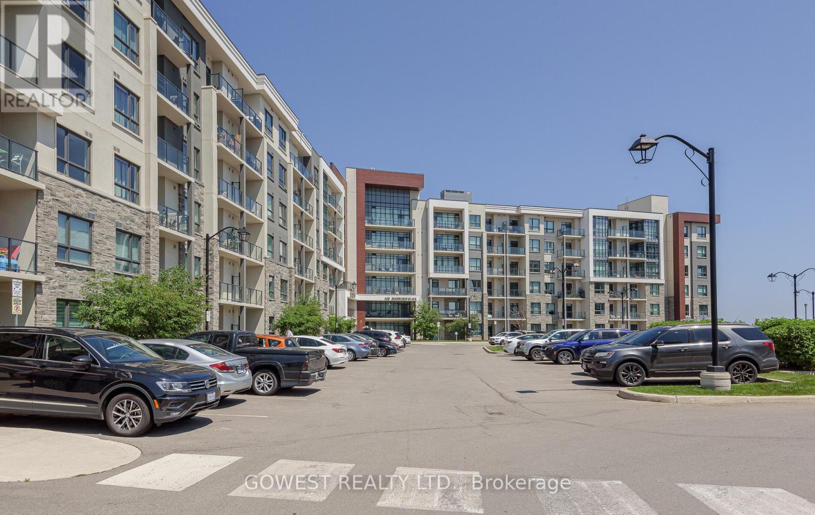 301 125 Shoreview Place