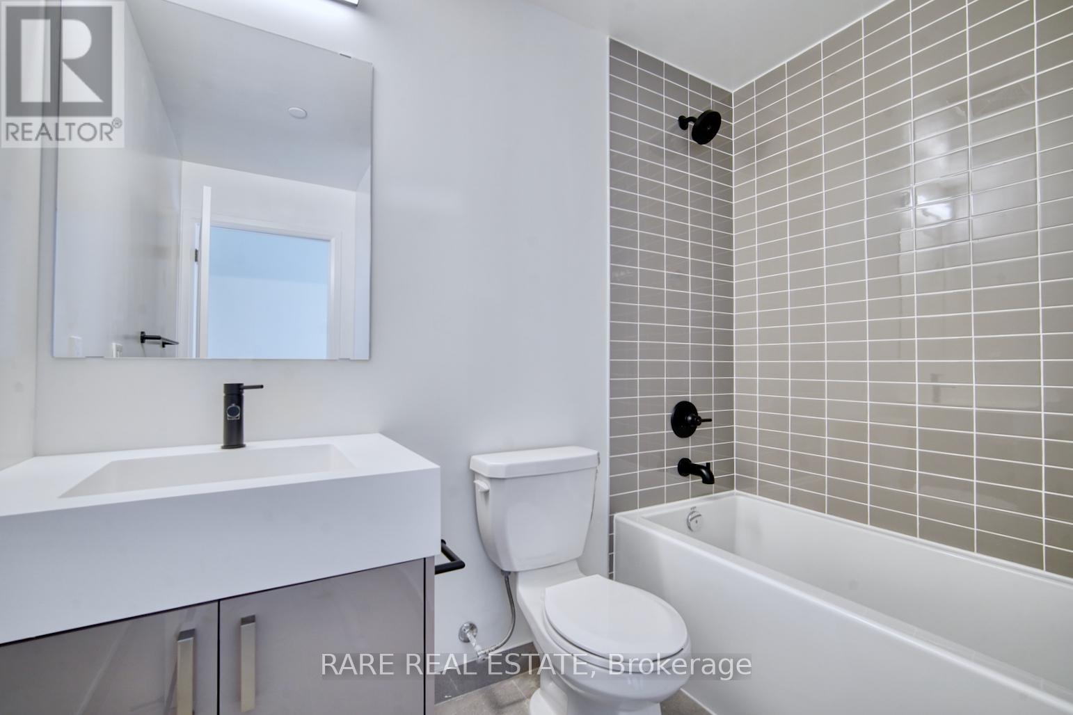 2409 280 Dundas Street W