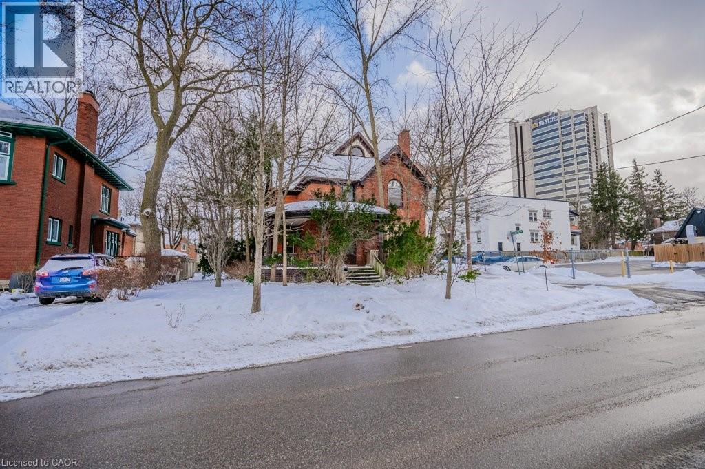 9 John Street E