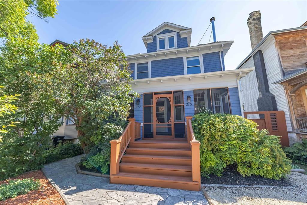 215 Walnut Street