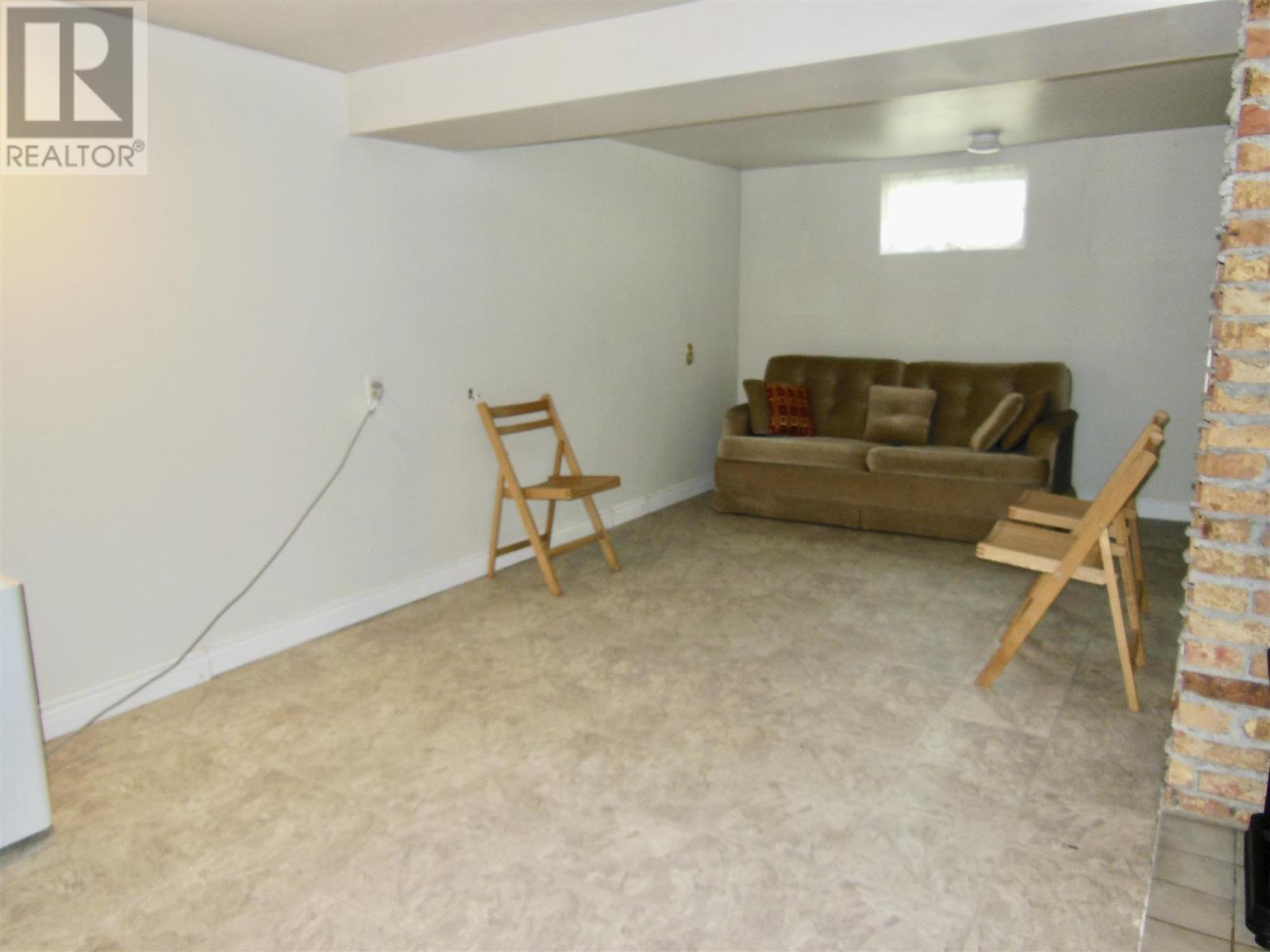 548 Lake St