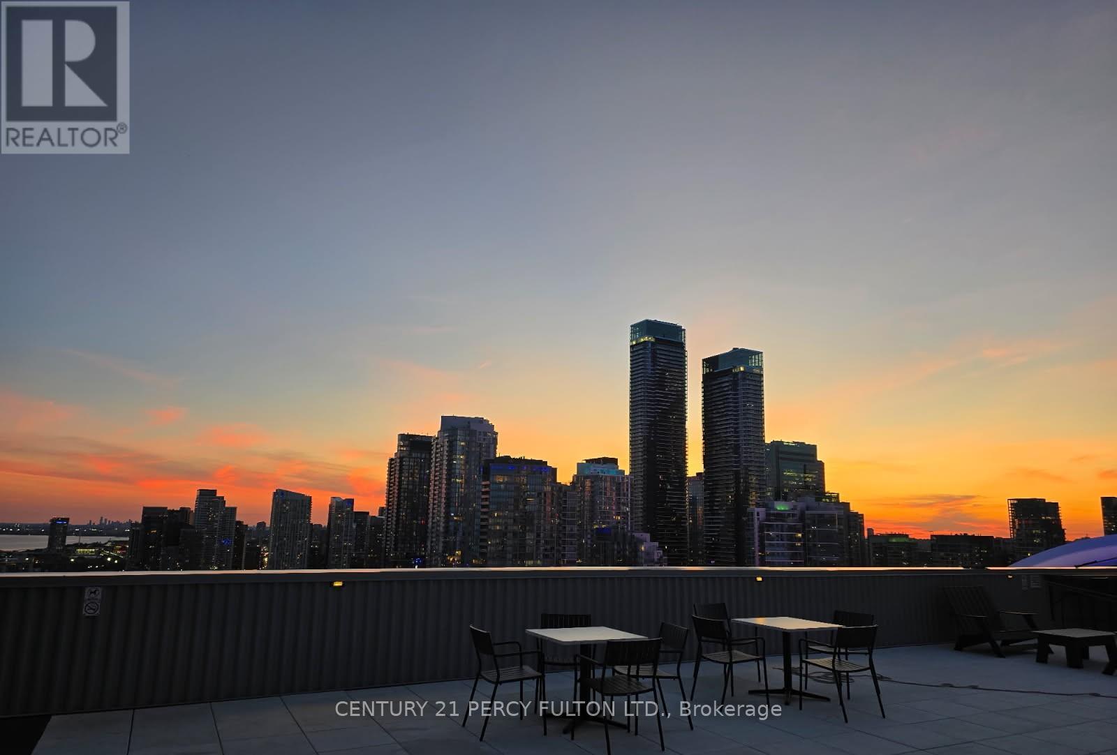 1407 270 Queens Quay W