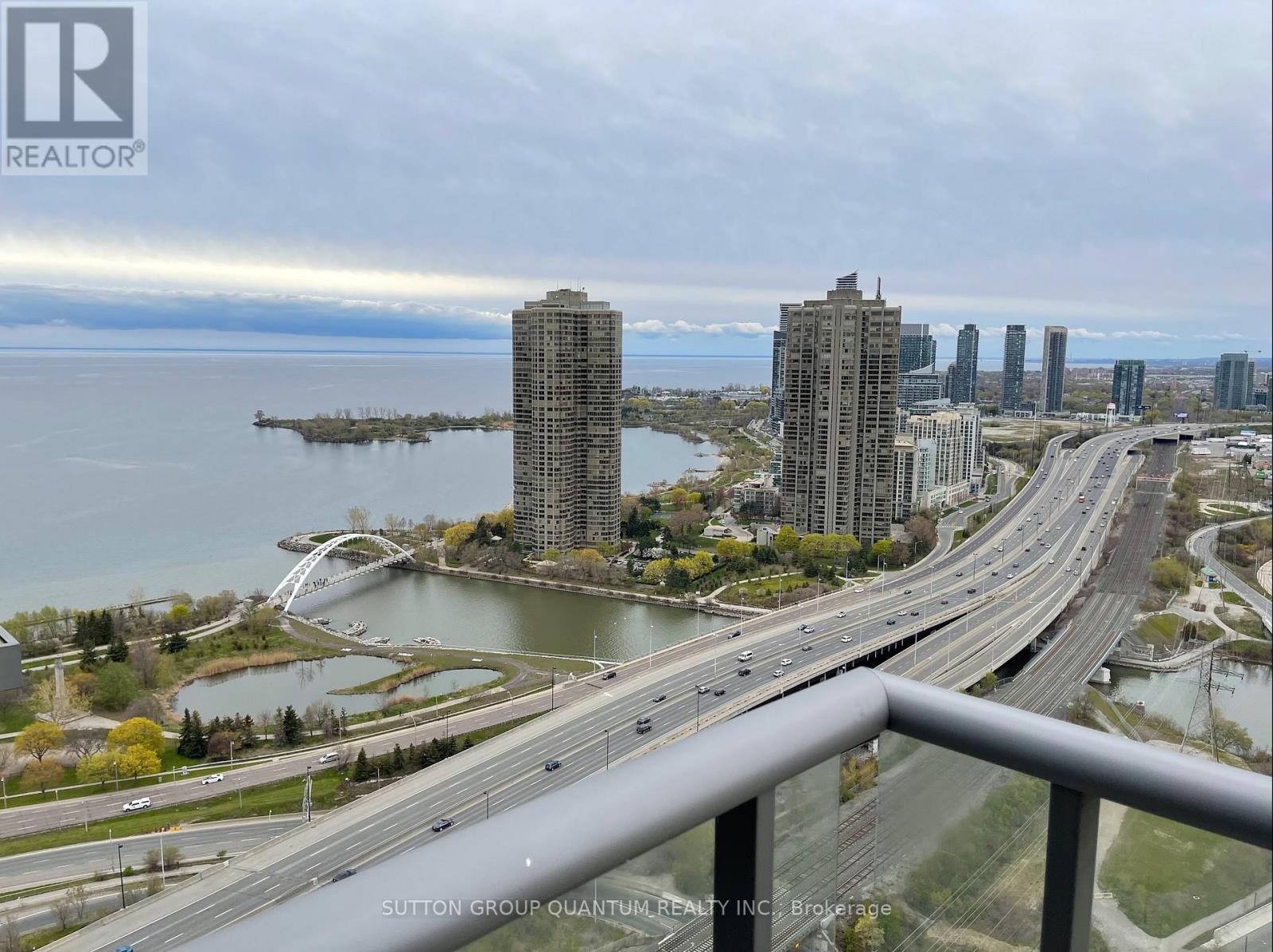 3509 105 The Queensway Avenue