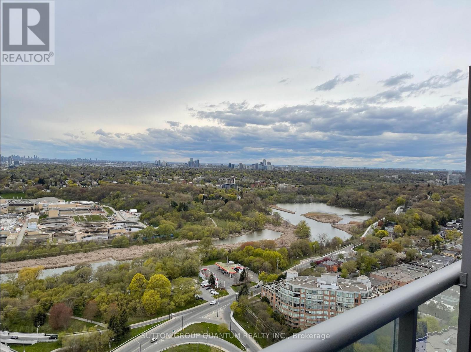 3509 105 The Queensway Avenue