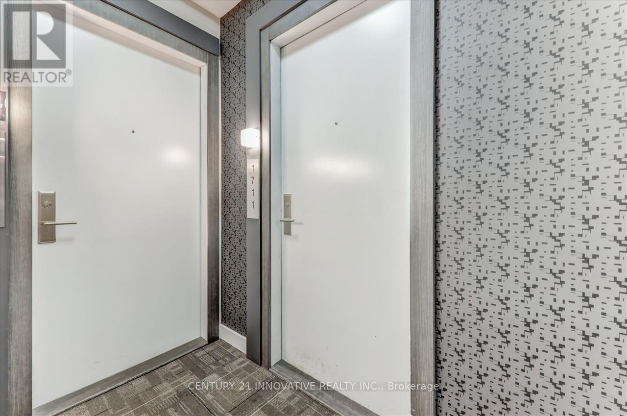 1711 318 Richmond Street W