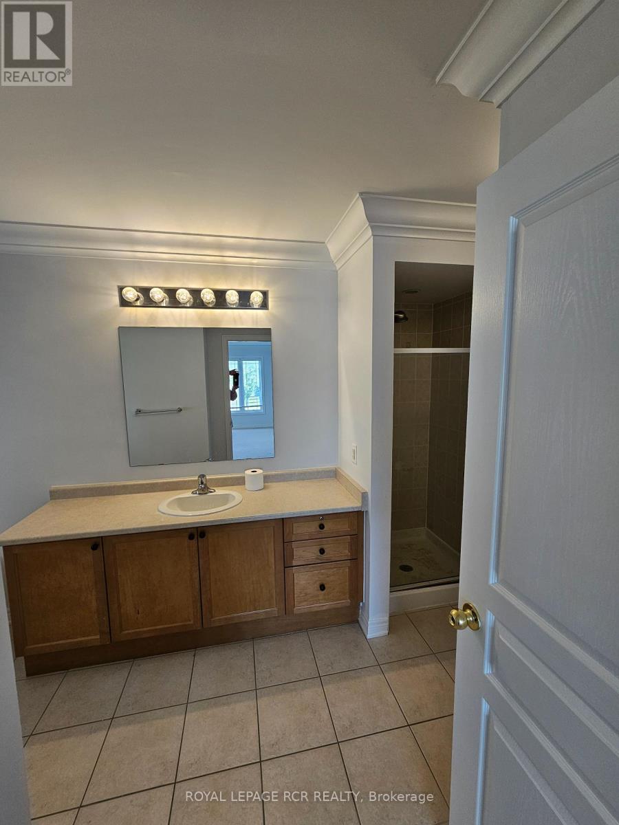 40 Thatcher Crescent