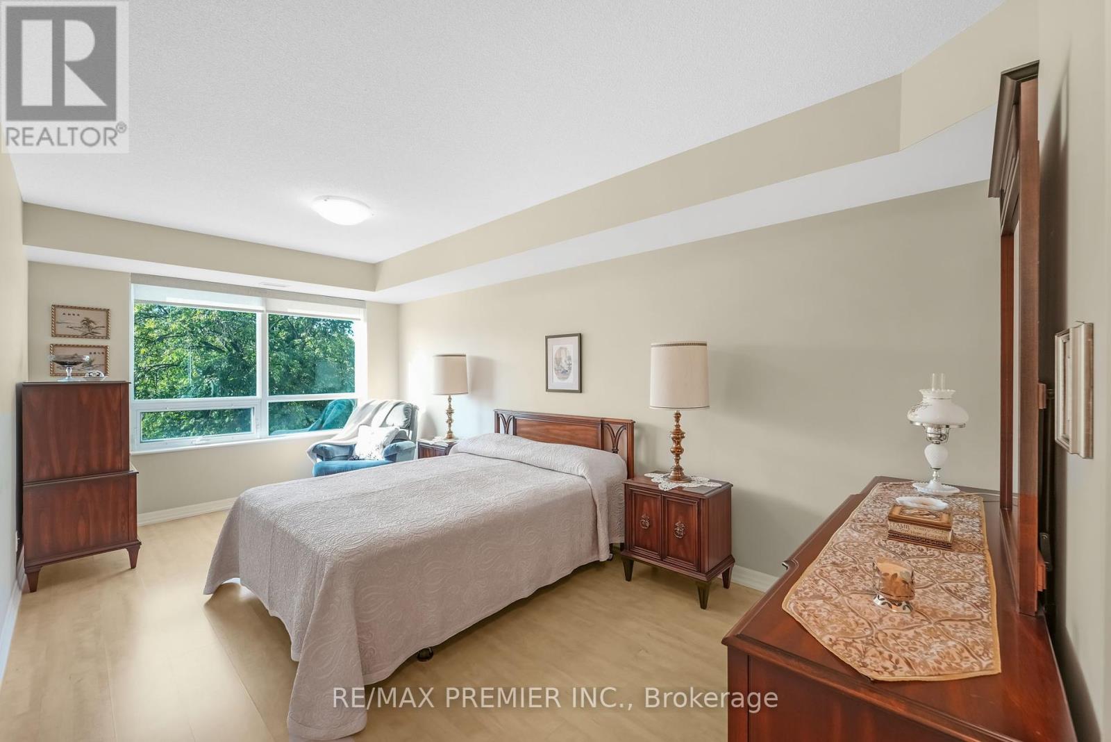 216 1403 Royal York Road