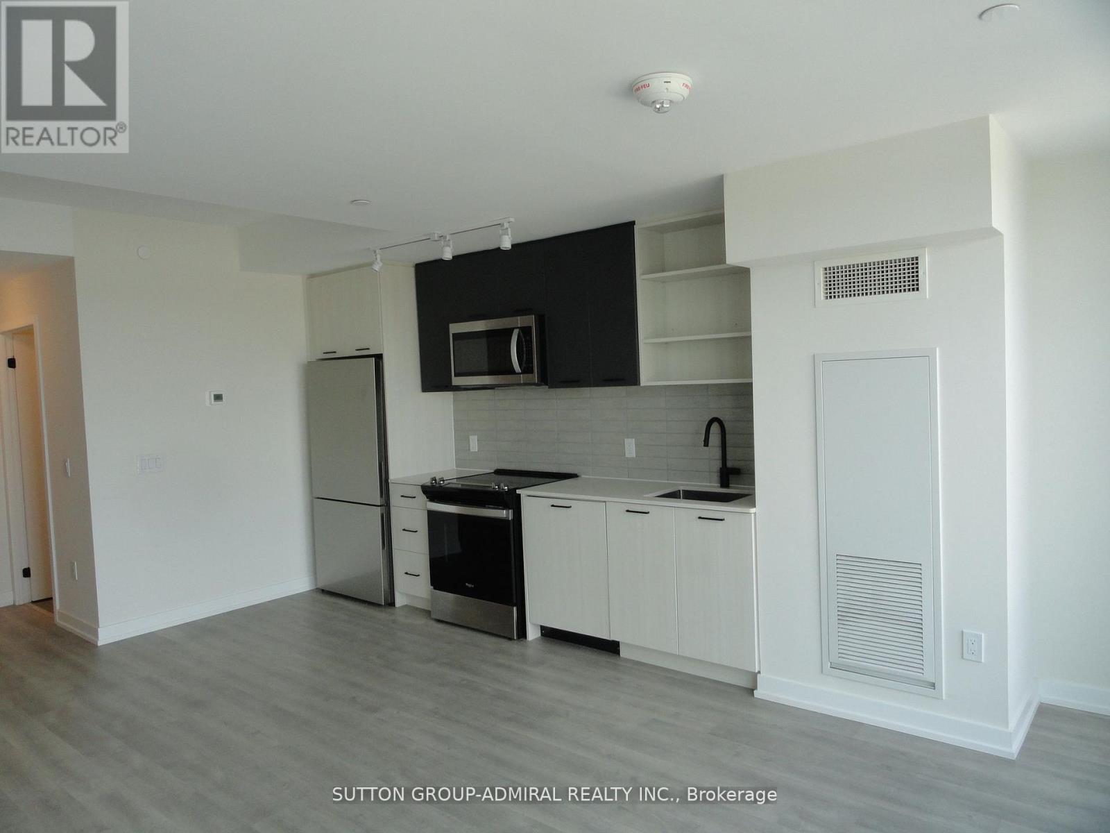 718 2300 St Clair Avenue W
